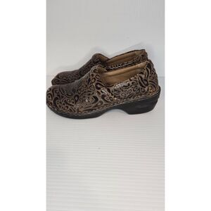BOC Born Women PEGGY Clogs Size 9.5 Brown Tumbled Tooled Leather Slip On BC6630